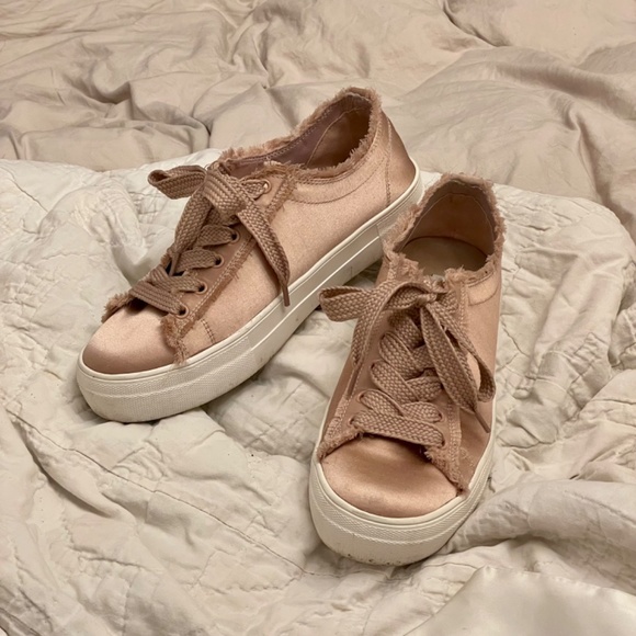 Blush Pink Satin Steve Madden Greyla Shoes - Picture 2 of 4